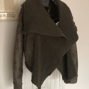 Neat army green jacket/sweater